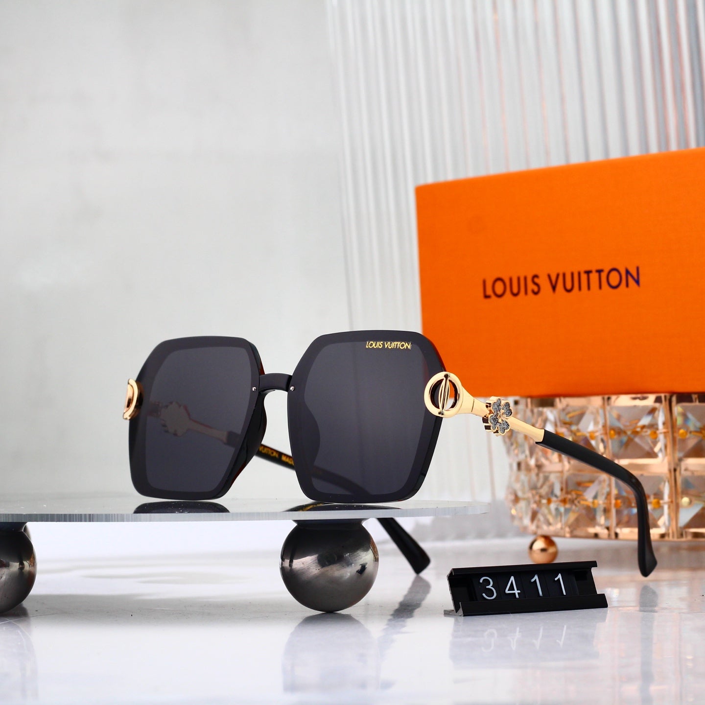 Gafas de Sol Louis Vuitton Monogram Elegance Negras con Detalles Dorados