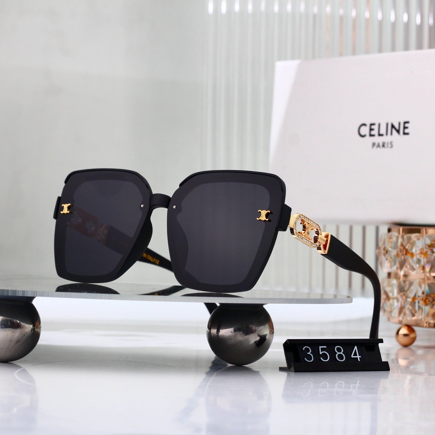 Gafas de Sol Louis Vuitton Monogram Elegance Negras con Detalles Dorados