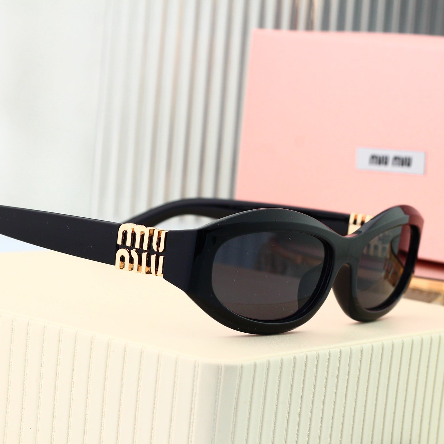 Gafas de Sol Miu Miu Bold Negras con Dorado